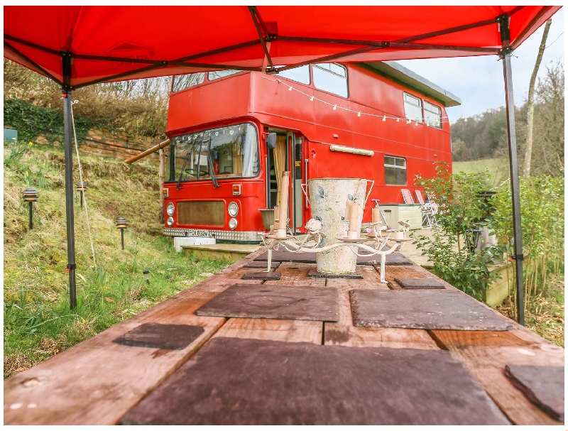 The Red Bus - Winter retreat a holiday cottage rental for 2 in Newnham-On-Severn, 