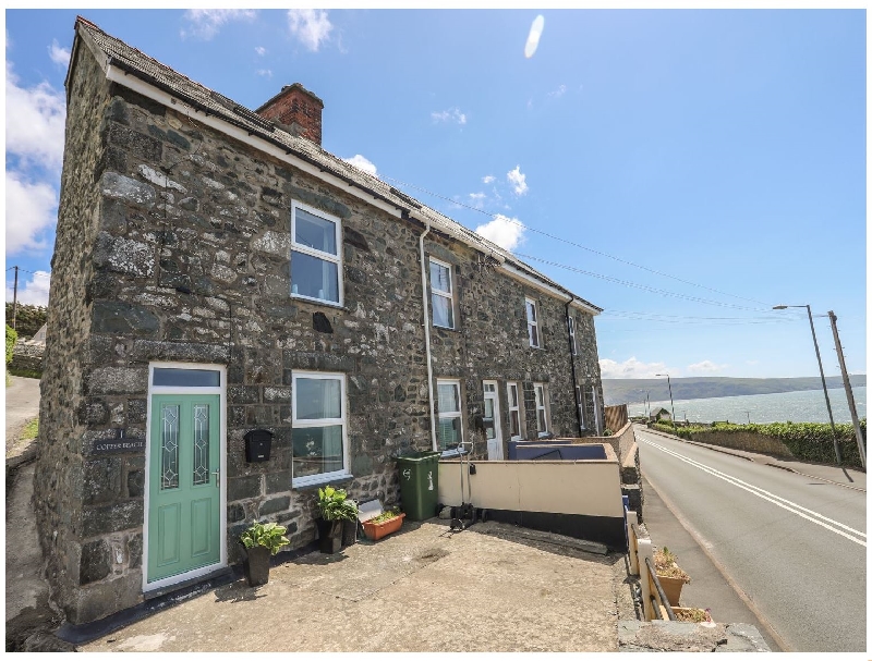 Copper Beach a holiday cottage rental for 4 in Barmouth, 