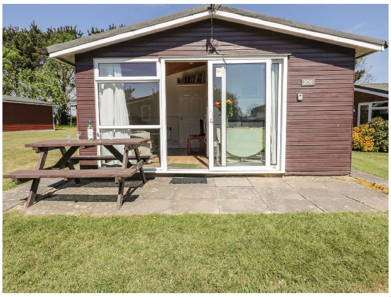 Chalet 209 a holiday cottage rental for 4 in St Merryn, 