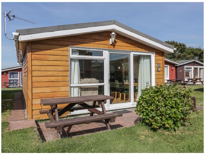 Chalet H4 a holiday cottage rental for 5 in St Merryn, 