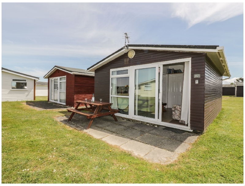 Chalet 157 a holiday cottage rental for 4 in St Merryn, 