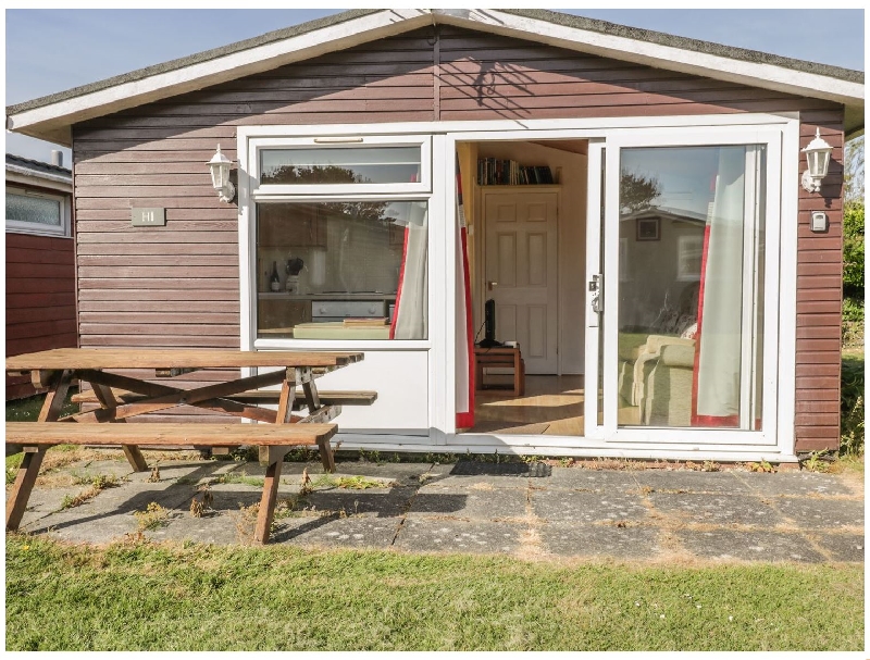 Chalet H1 a holiday cottage rental for 4 in St Merryn, 