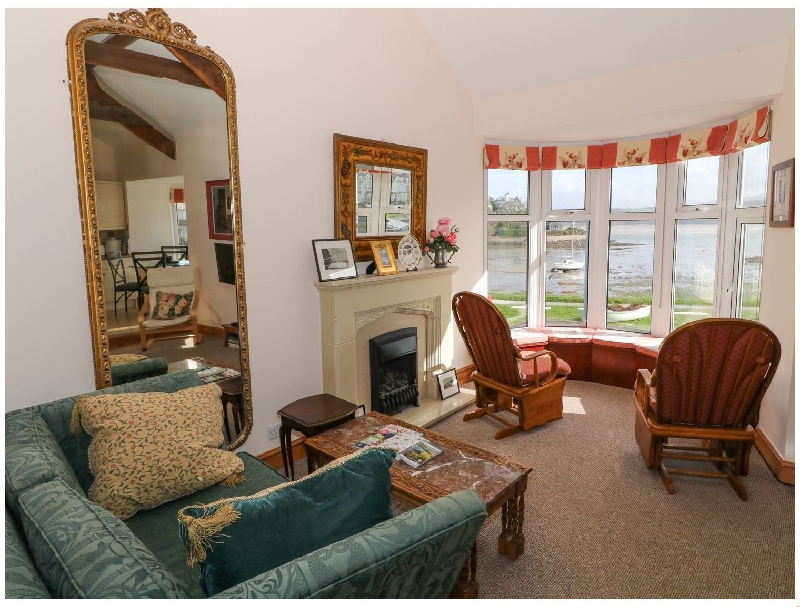 Bay View Apartment a holiday cottage rental for 5 in Porthmadog, 