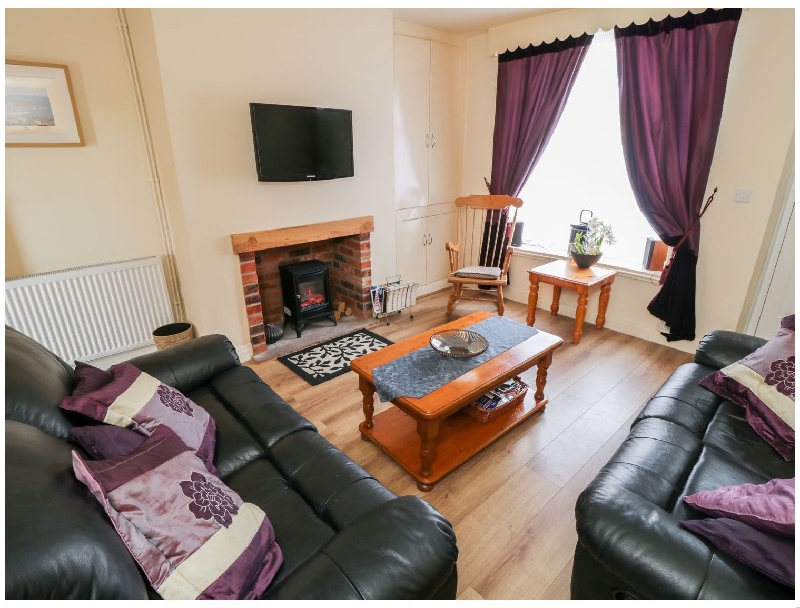 Captain's Cottage a holiday cottage rental for 4 in Scarborough, 