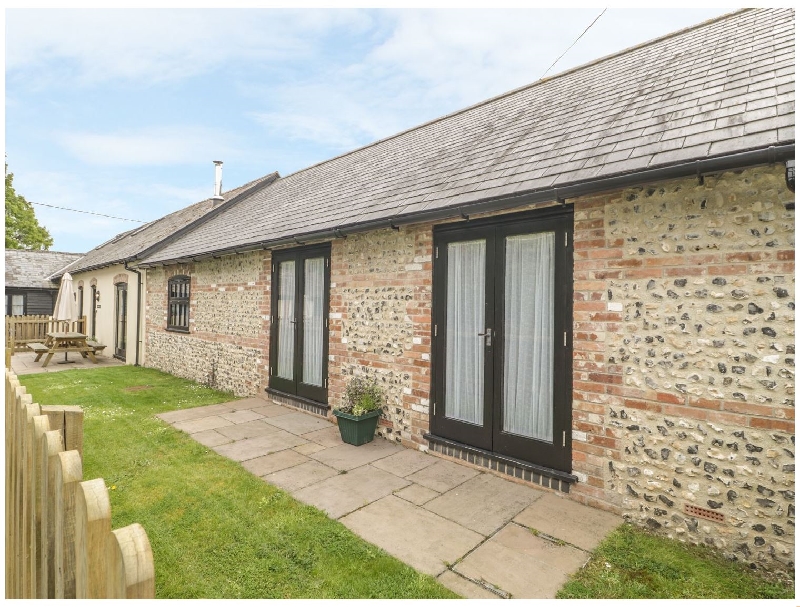 The Old Cart Shed a holiday cottage rental for 6 in Winterborne Stickland, 