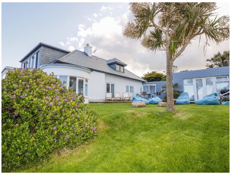Blue Bay Beach House a holiday cottage rental for 22 in Mawgan Porth, 