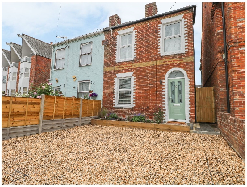 Number 7 a holiday cottage rental for 5 in Lymington, 