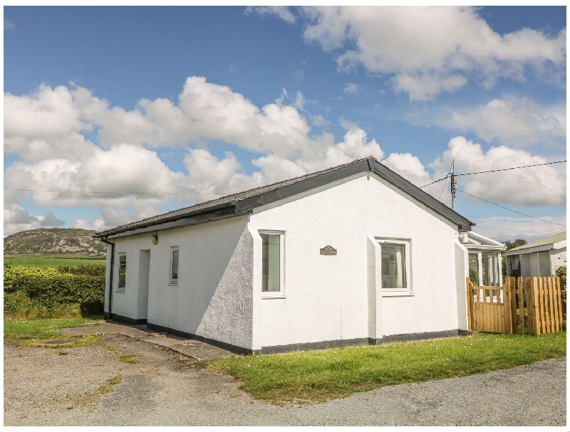 Maes Y Coed a holiday cottage rental for 4 in Morfa Nefyn, 