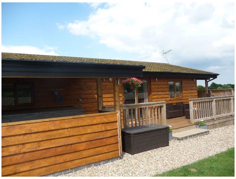 Kingfisher Lodge a holiday cottage rental for 4 in Brandesburton, 