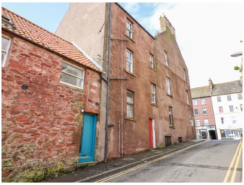 East Beach Apartment a holiday cottage rental for 4 in Dunbar, 