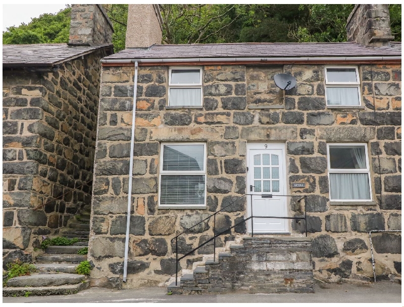 Gwynle a holiday cottage rental for 4 in Tremadog, 