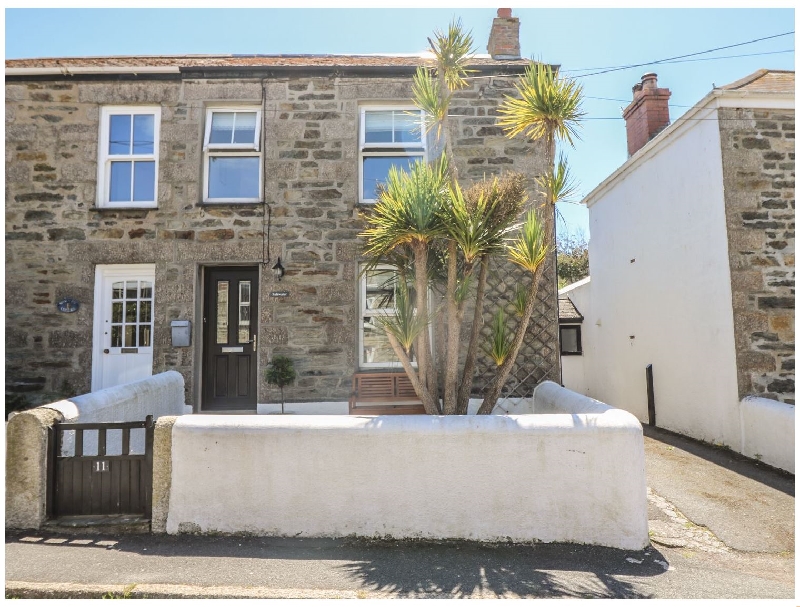 Saltwater a holiday cottage rental for 5 in Porthleven, 