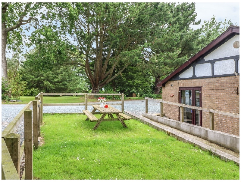 Wild Rose Cottage @ Kingslakes a holiday cottage rental for 4 in Highampton, 
