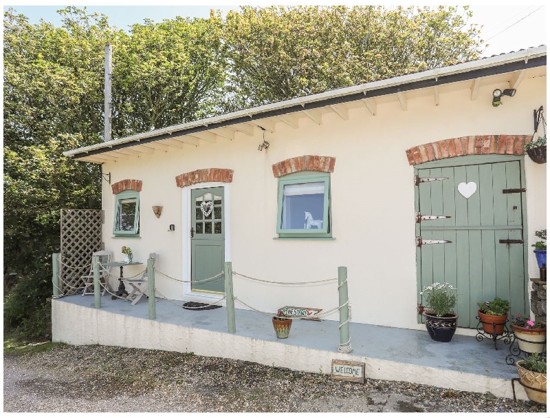 Hen Gilfach Stable a holiday cottage rental for 2 in Llanfairyngnhornwy, 