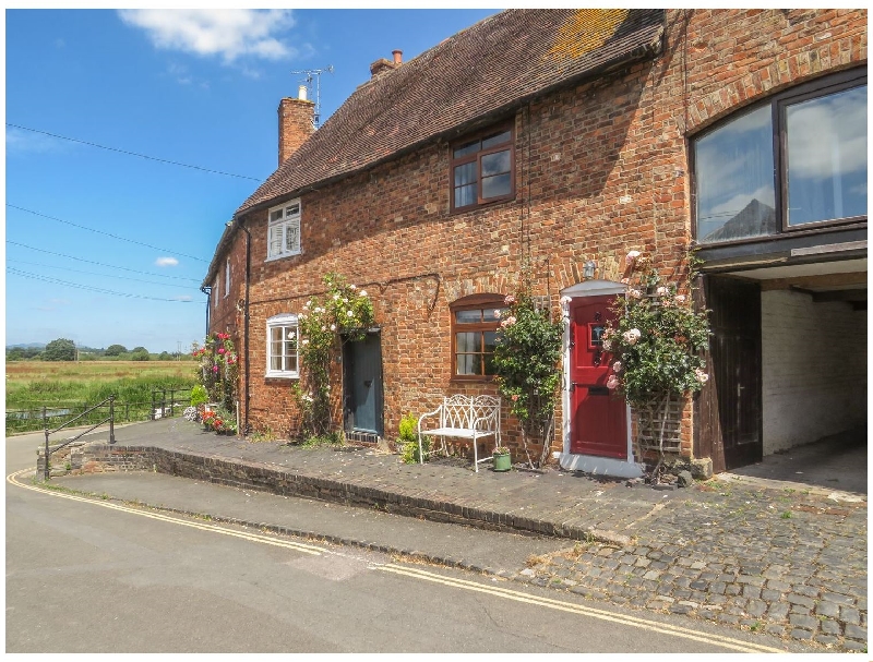 River Cottage a holiday cottage rental for 4 in Tewkesbury, 