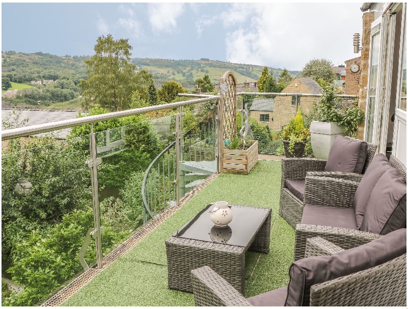 Masson View Apartment a holiday cottage rental for 7 in Matlock, 