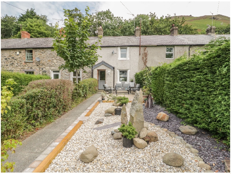 Cae Bach a holiday cottage rental for 4 in Penmaenmawr , 