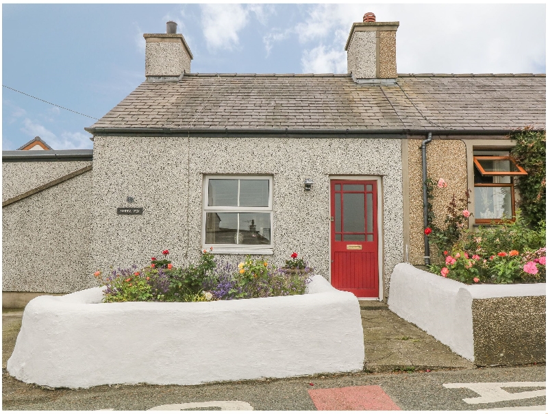Simdda Wen Cottage a holiday cottage rental for 4 in Llanfaethlu, 
