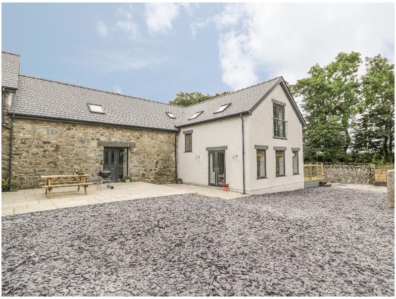 'Sgubor a holiday cottage rental for 6 in Pentraeth, 