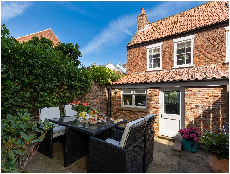 Cobble Cottage a holiday cottage rental for 4 in Whitby, 
