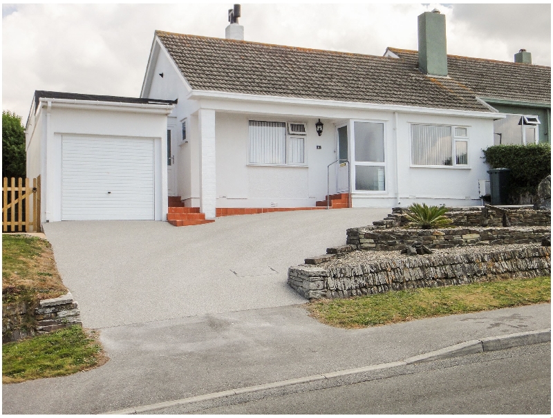 17 Greenbank Crescent a holiday cottage rental for 4 in Porth, 