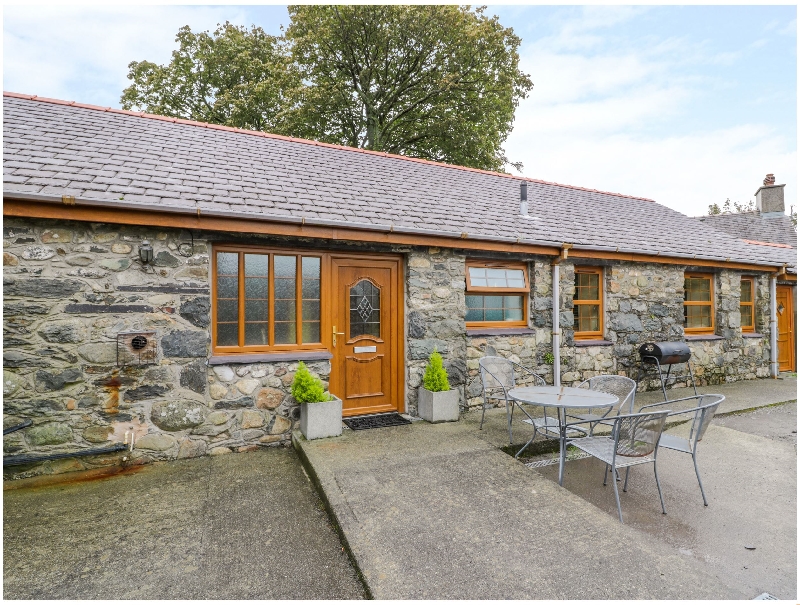 Y Bwthyn a holiday cottage rental for 4 in Pentir, 