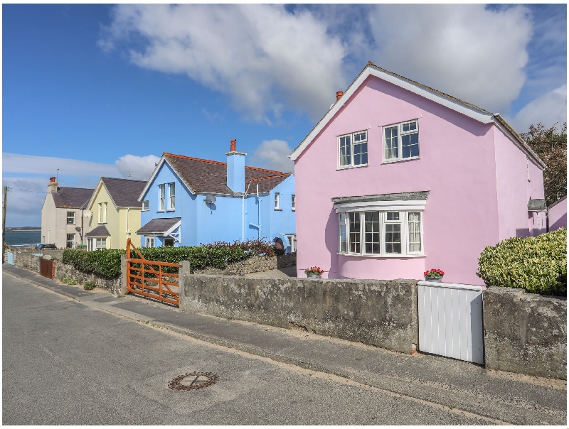 The Pink House a holiday cottage rental for 7 in Rhosneigr, 