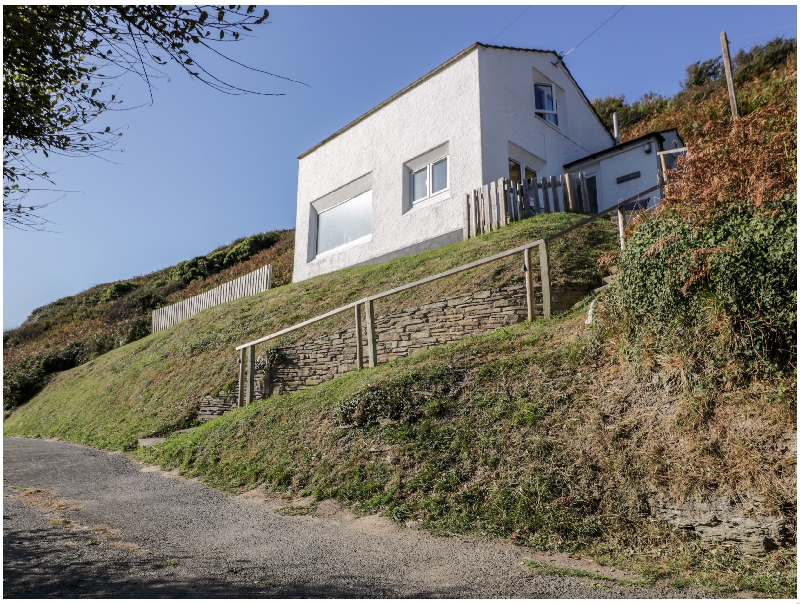 Little Ruffo a holiday cottage rental for 8 in Tintagel, 