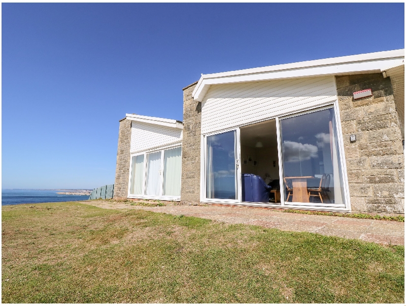 57 Cliff End a holiday cottage rental for 4 in Freshwater, 