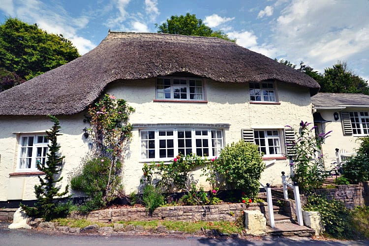 Pheasant Cottage a holiday cottage rental for 7 in Salcombe, 