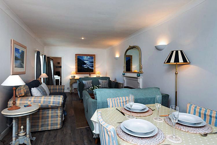 1 Kings Cottages a holiday cottage rental for 8 in Salcombe, 
