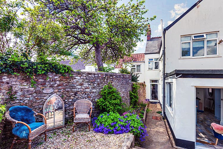 Herb Cottage a holiday cottage rental for 4 in Axminster, 