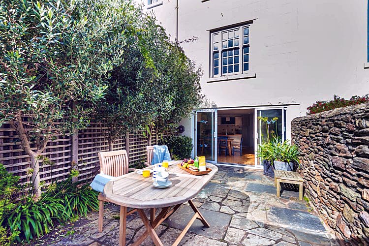The Mariner&#039s Cottage a holiday cottage rental for 4 in Salcombe, 