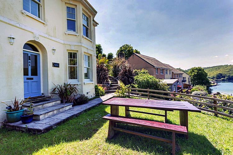 Beau Rivage a holiday cottage rental for 8 in Looe, 