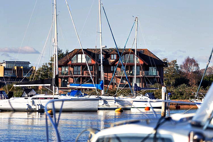 6 Island Point a holiday cottage rental for 4 in Lymington, 