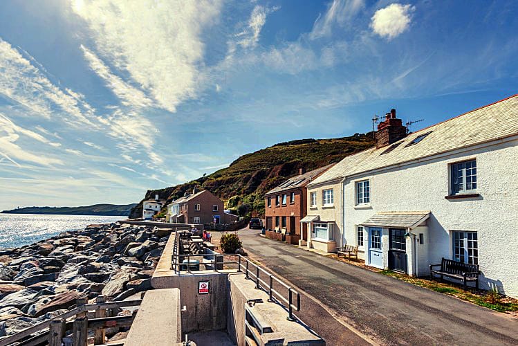 May&#039s Cottage a holiday cottage rental for 4 in Beesands, 