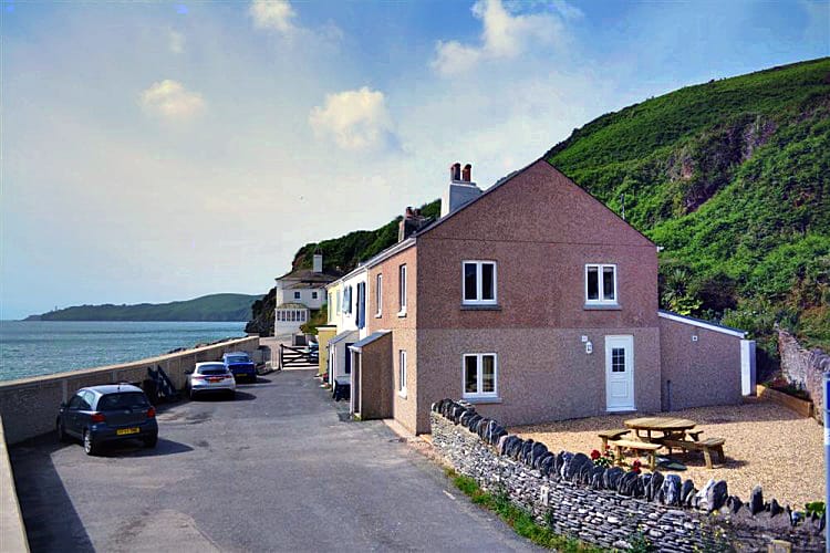 29 Beesands a holiday cottage rental for 6 in Beesands, 