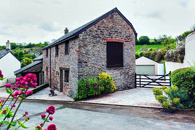 Higher Barn a holiday cottage rental for 7 in Beeson, 