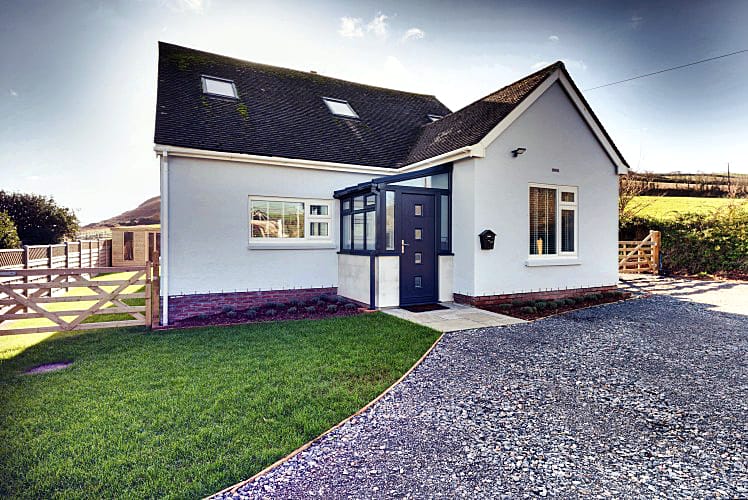 Middlecombe Lodge a holiday cottage rental for 8 in Beesands, 
