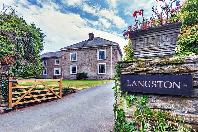 Langston a holiday cottage rental for 14 in Kingston, 