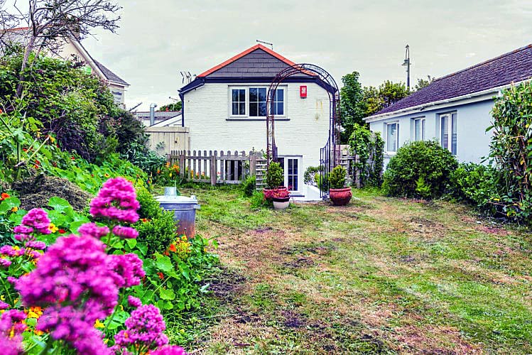 Primrose Cottage a holiday cottage rental for 4 in Tintagel, 