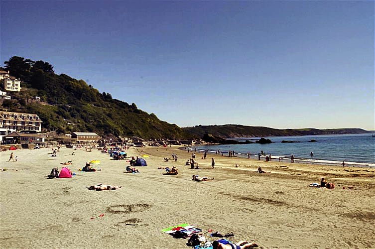 Beach Cottage a holiday cottage rental for 6 in Looe, 