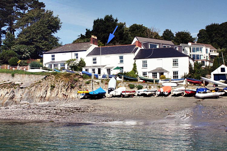4 Coastguard Cottage a holiday cottage rental for 6 in Helford Passage, 