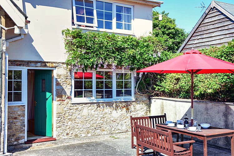 Fairfield Cottage a holiday cottage rental for 6 in Lyme Regis, 