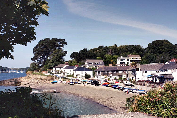 3 Coastguard Cottage, River View a holiday cottage rental for 6 in Helford Passage, 