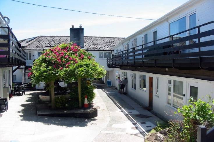 Periwinkle a holiday cottage rental for 4 in Helford Passage, 
