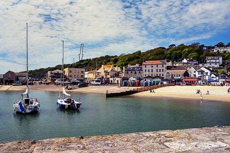 Flat 1, Harbour House a holiday cottage rental for 7 in Lyme Regis, 