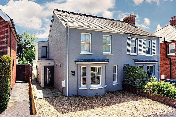 Genoa Cottage a holiday cottage rental for 6 in Lymington, 