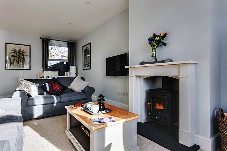 Lentune Cottage a holiday cottage rental for 5 in Lymington, 