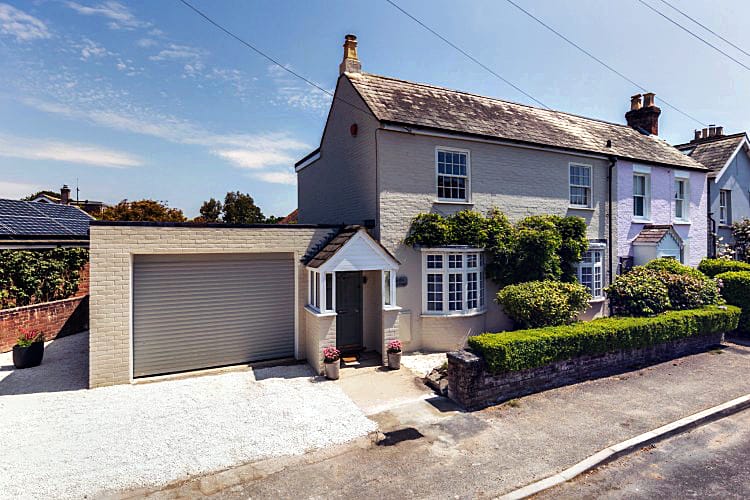 Camellia a holiday cottage rental for 6 in Lymington, 